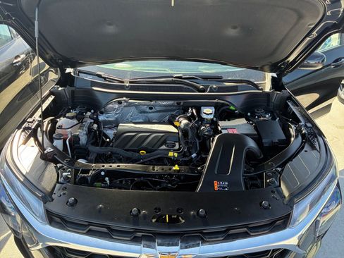 Used 2025 Chevrolet Trax LT image 31