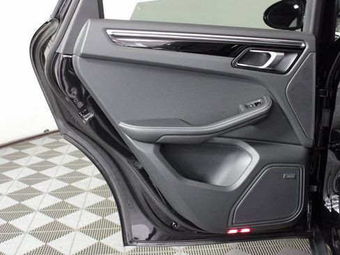 Used 2025 Porsche Macan image 33