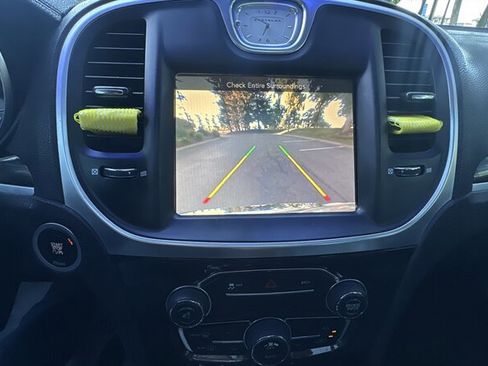 Used 2015 Chrysler 300 Limited RWD image 21