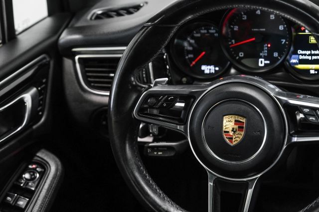 Used 2018 Porsche Macan Sport Edition AWD/4WD image 19