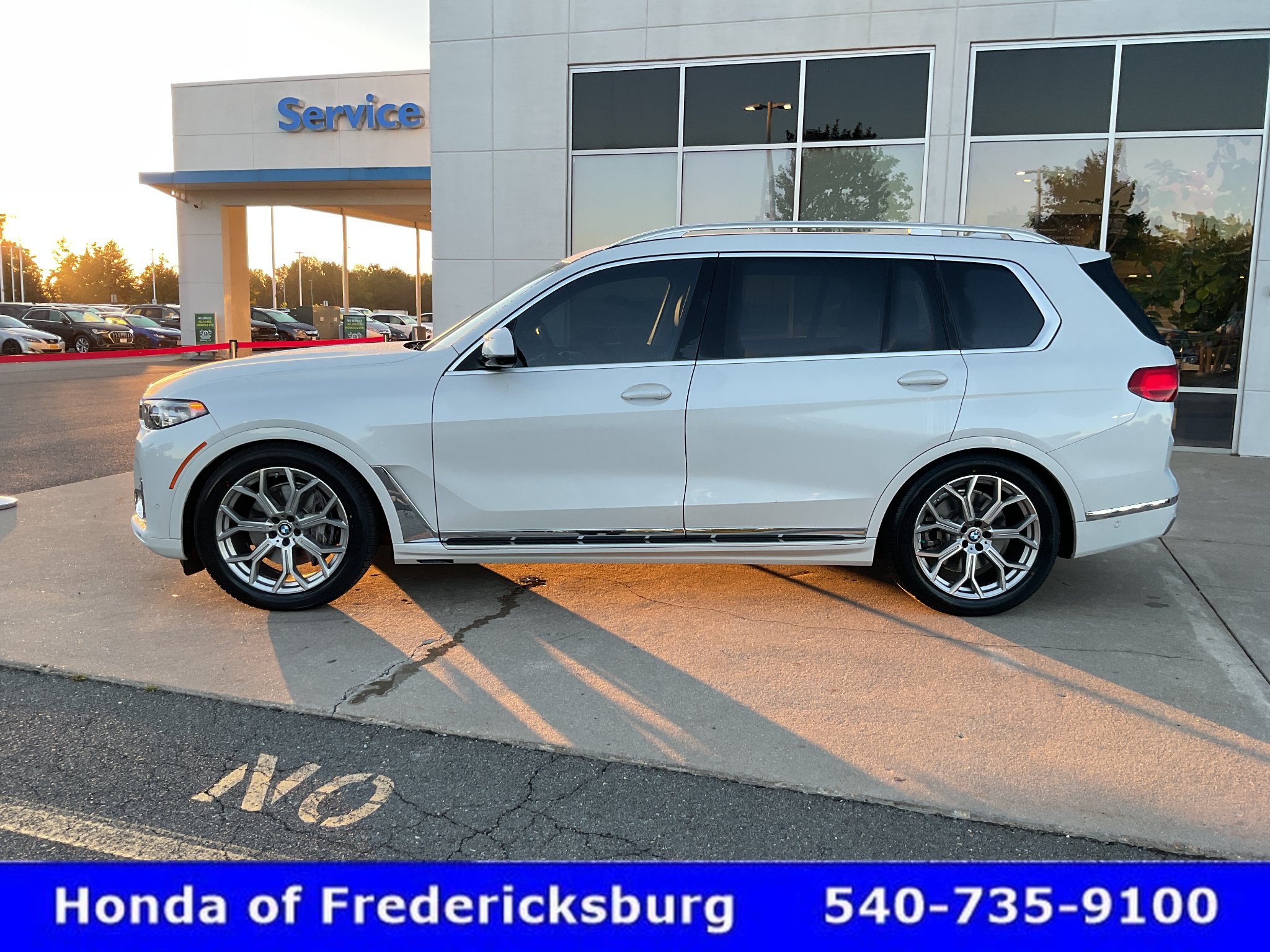 Used 2022 BMW X7 xDrive40i w/ Executive Package AWD/4WD image 4