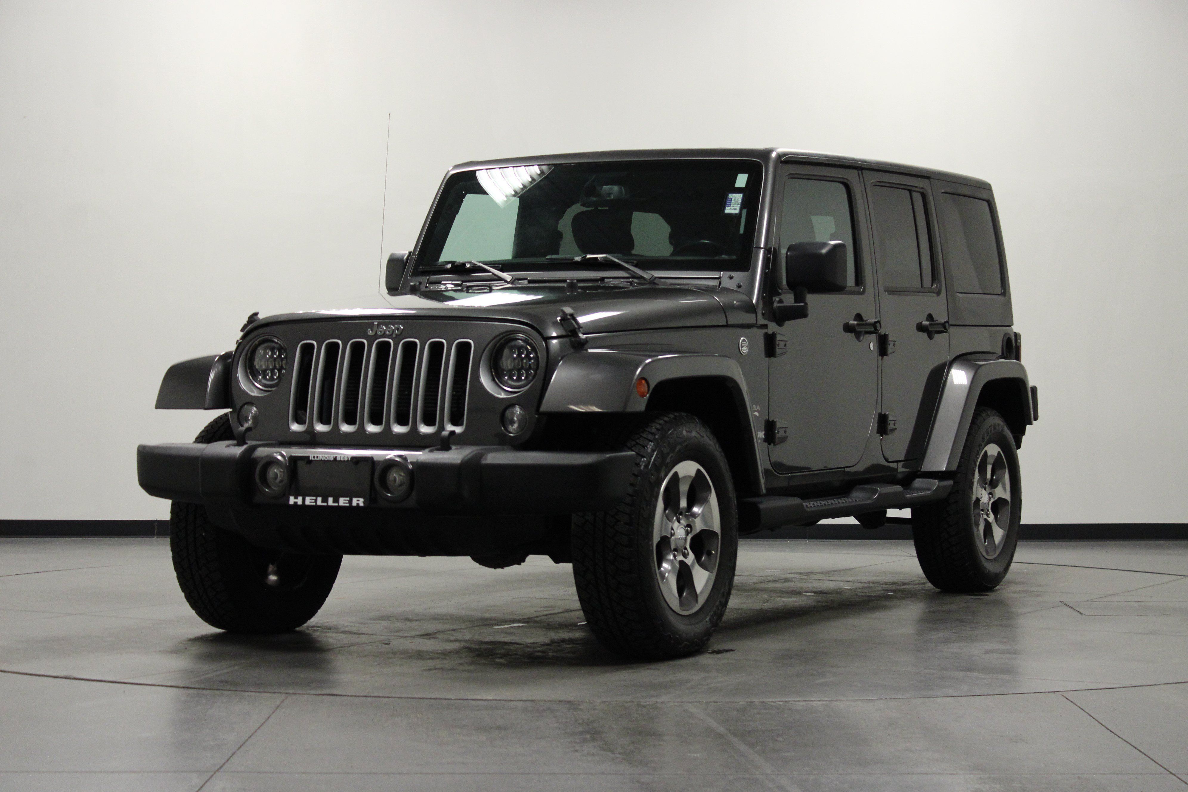 Used 2018 Jeep Wrangler Unlimited Sahara w/ Connectivity Group AWD/4WD image 8