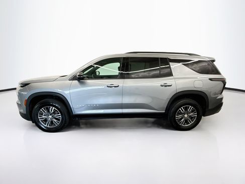 Used 2026 Chevrolet Traverse LT w/ Driver Confidence Package FWD image 4