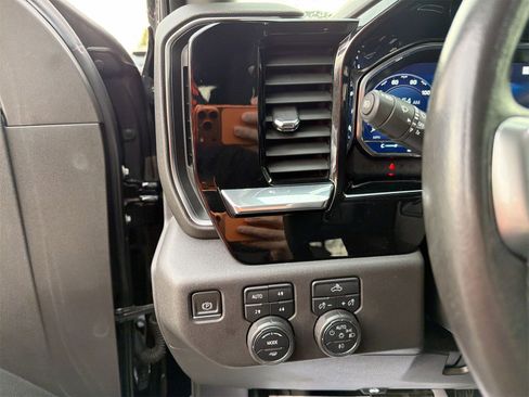 Used 2022 Chevrolet Silverado 1500 LT Trail Boss w/ Convenience Package II image 17