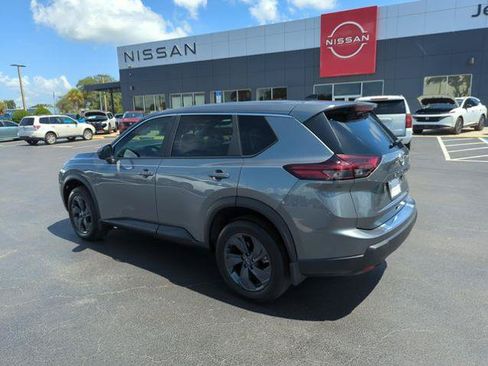 Certified 2026 Nissan Rogue SV FWD image 9