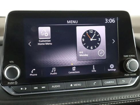 Used 2023 Nissan Rogue S image 29