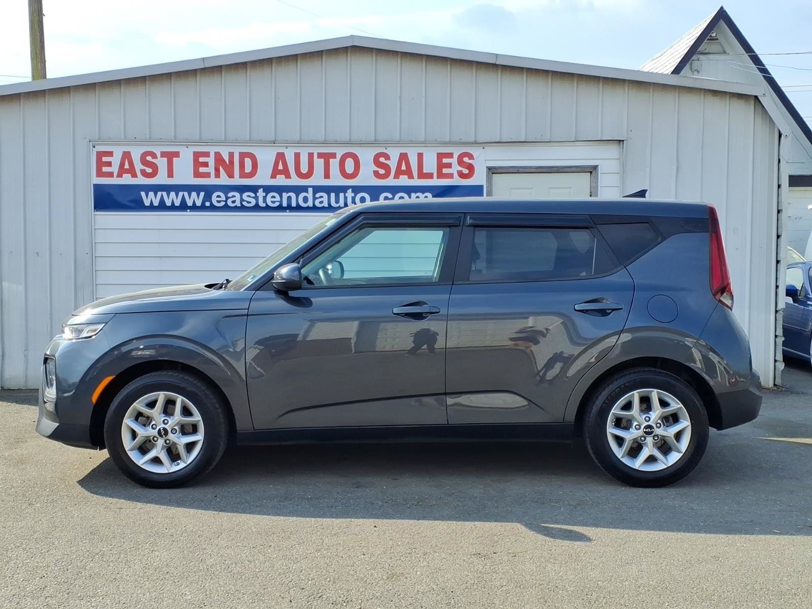 Used 2022 Kia Soul LX w/ Technology Package FWD image 2