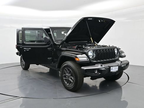 New 2025 Jeep Gladiator Sport image 30