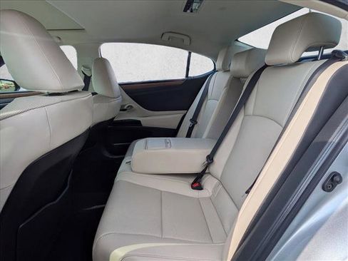 Used 2025 Lexus ES 350 w/ Premium Package image 17