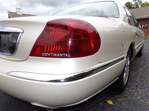 Used 2001 Lincoln Continental image 10