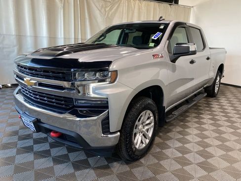 Used 2022 Chevrolet Silverado 1500 LT AWD/4WD image 3