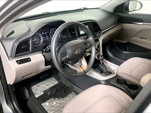 Used 2019 Hyundai Elantra SE image 13