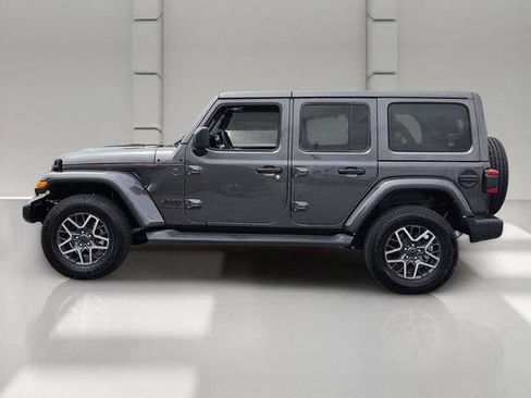 Used 2025 Jeep Wrangler Unlimited Sahara AWD/4WD image 2