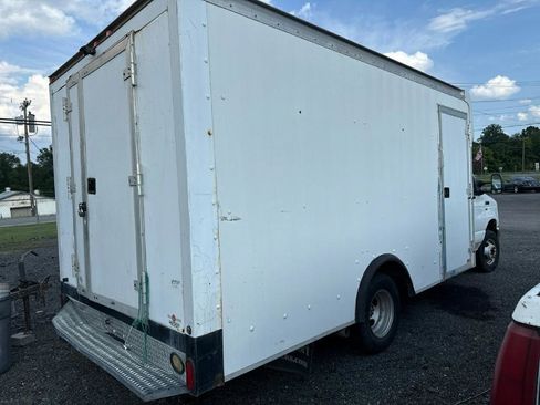 Used 2013 Ford E-350 and Econoline 350 Super Duty w/ Payload Pkg RWD image 4