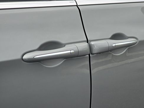 Used 2022 Chrysler Pacifica Limited FWD image 25