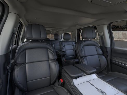New 2026 Lincoln Navigator L Premier AWD/4WD image 10
