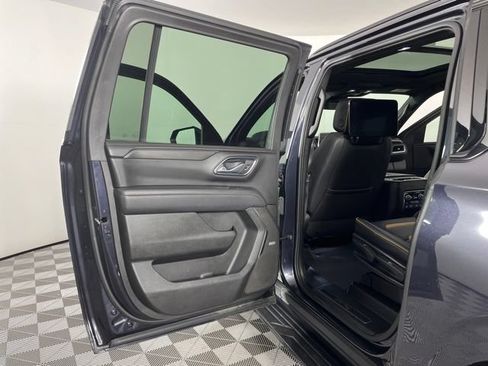 Used 2024 GMC Yukon XL AT4 w/ Technology Package AWD/4WD image 43