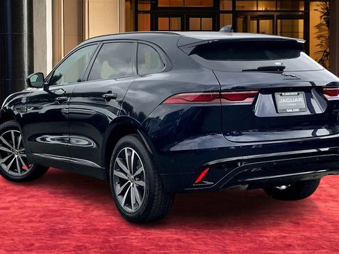 New 2026 Jaguar F-PACE R-Dynamic S image 4