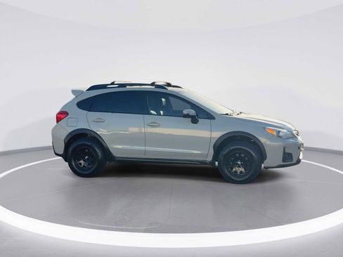Used 2017 Subaru Crosstrek 2.0i Limited image 9