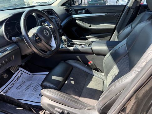 Used 2017 Nissan Maxima SR w/ Midnight Edition image 9