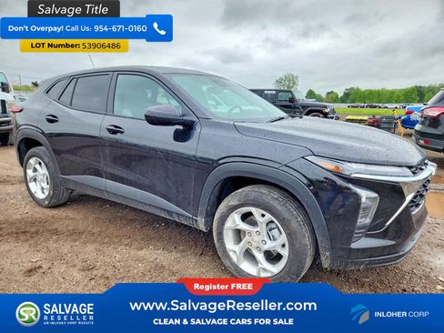 Used 2025 Chevrolet Trax LS w/ LS Convenience Package FWD image 5