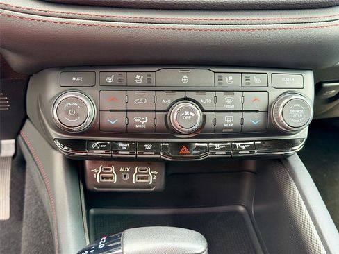 Used 2024 Dodge Durango GT image 18