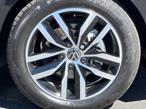 Used 2025 Volkswagen Jetta SE image 41