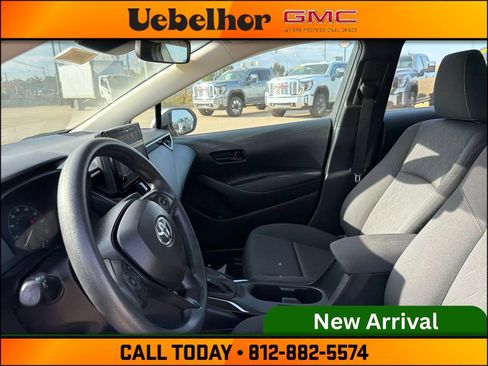 Used 2025 Toyota Corolla LE FWD image 19