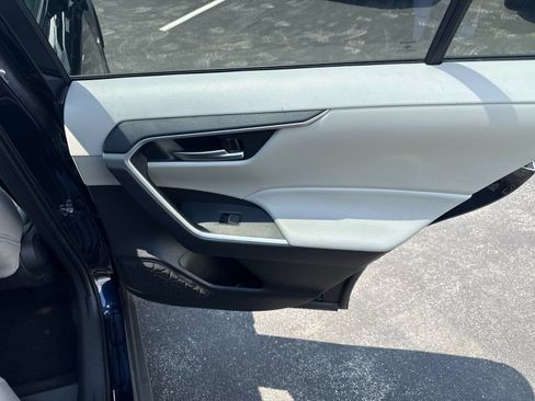 Used 2025 Toyota RAV4 XLE FWD image 25