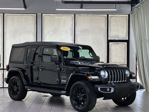 Used 2023 Jeep Wrangler Unlimited Sahara w/ Cold Weather Group AWD/4WD image 1