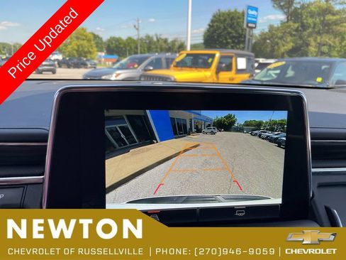 Used 2023 GMC Yukon XL SLT AWD/4WD image 11