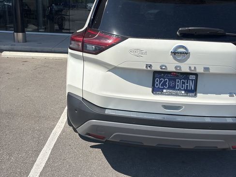 Used 2021 Nissan Rogue SV image 18