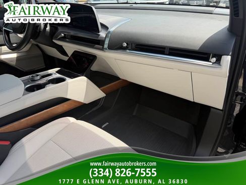 Used 2026 Cadillac Vistiq Sport w/ LPO, Floor Liner Package AWD/4WD image 32