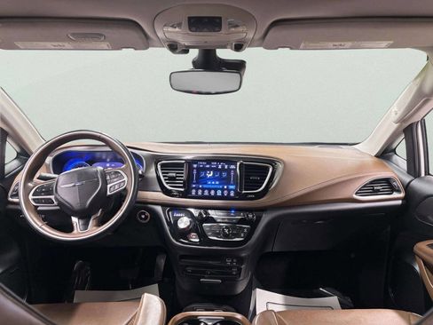 Used 2017 Chrysler Pacifica Limited image 43