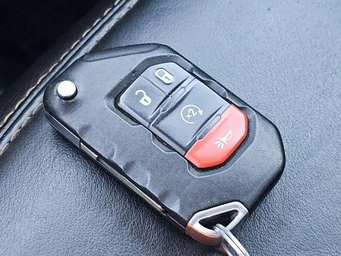 Used 2021 Jeep Gladiator Overland image 34