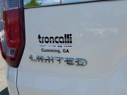 Used 2018 Ford Explorer Limited w/ Equipment Group 301A FWD image 8