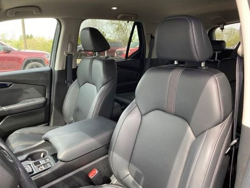 Used 2025 Honda Pilot EX-L image 11