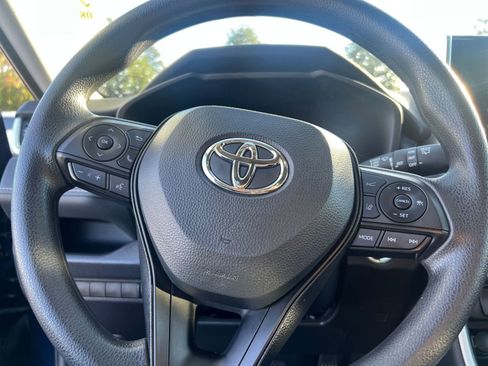 Used 2025 Toyota RAV4 XLE image 29