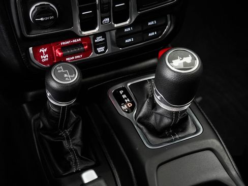 Used 2025 Jeep Wrangler Unlimited Rubicon w/ Convenience Group AWD/4WD image 22