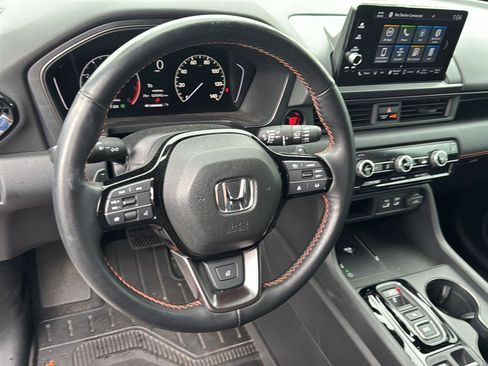 Used 2025 Honda Pilot TrailSport image 19