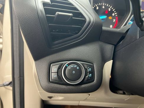 Used 2017 Ford Escape SE FWD image 18
