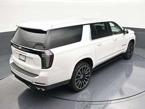 Used 2025 Chevrolet Suburban High Country AWD/4WD image 15