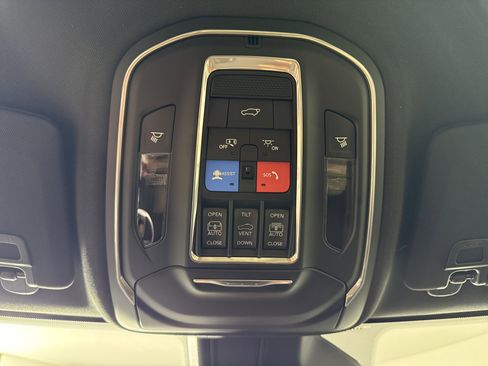 New 2025 Jeep Grand Cherokee Limited image 25