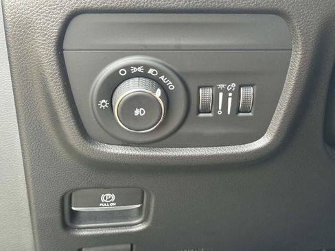 Used 2022 Jeep Grand Cherokee Limited w/ Luxury Tech Group II RWD image 20