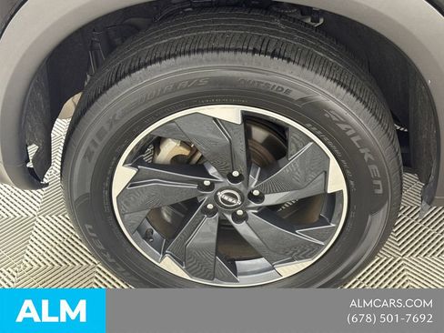 Used 2025 Nissan Rogue SV FWD image 21