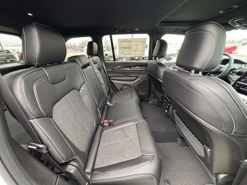 New 2025 Jeep Grand Cherokee Altitude AWD/4WD image 9