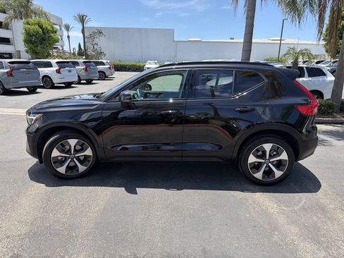 Certified 2026 Volvo XC40 B5 Plus AWD/4WD image 8