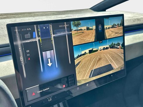 Used 2024 Tesla Cybertruck Cyberbeast AWD/4WD image 27