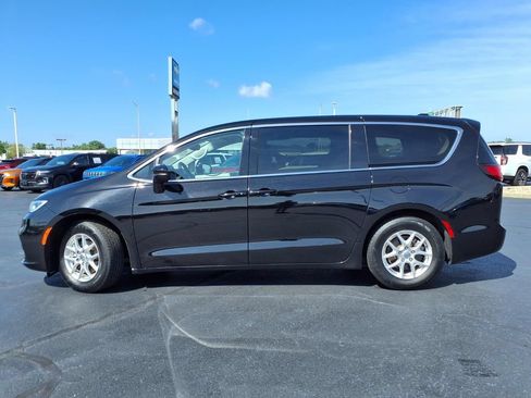 Used 2024 Chrysler Pacifica Touring-L FWD image 27