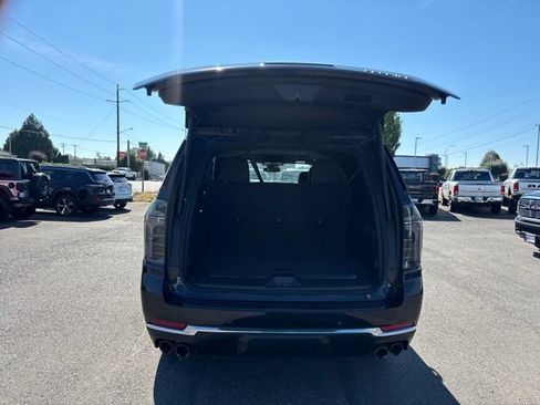 Used 2025 Chevrolet Suburban Premier AWD/4WD image 34